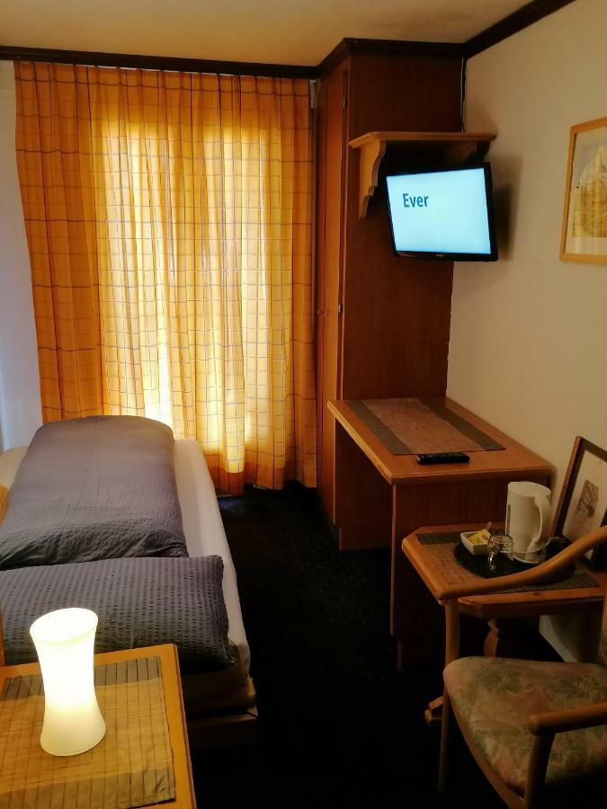 Petit Helvetia Budget Hotel Zermatt Zewnętrze zdjęcie