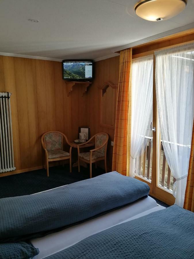 Petit Helvetia Budget Hotel Zermatt Zewnętrze zdjęcie