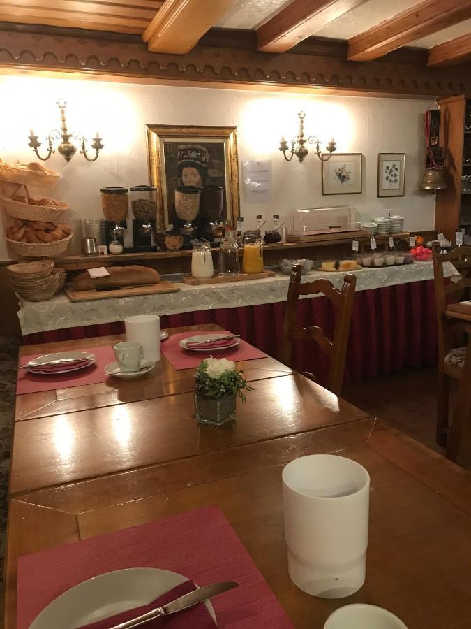 Petit Helvetia Budget Hotel Zermatt Zewnętrze zdjęcie